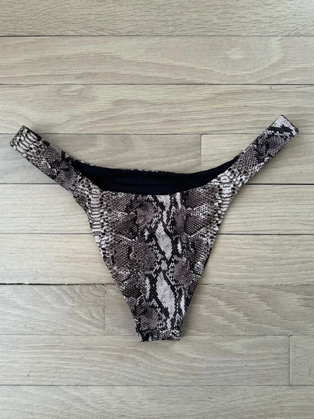 Frankie’s Bikinis Swimwear Stormy Buckle Snake Print‎ Set, Top: L, Bottoms: S